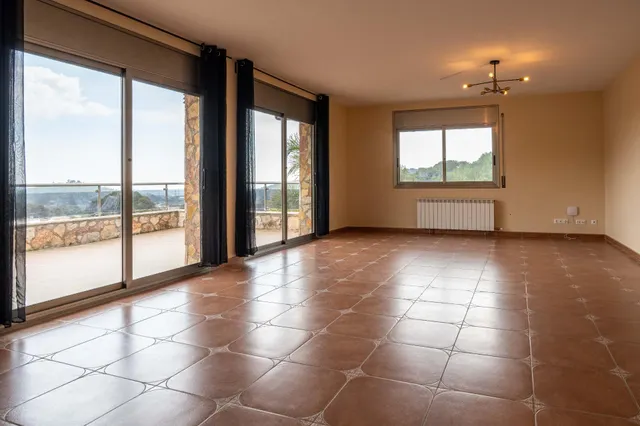 Casa con piscina y vistas a la montaña en Mas Borràs — 8