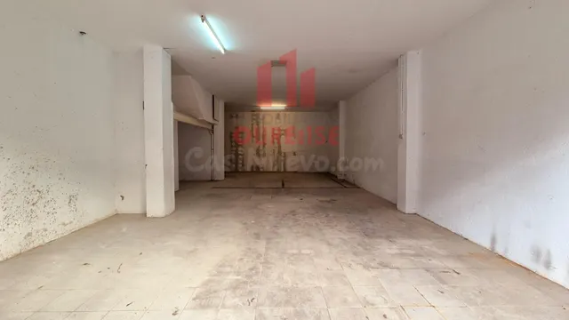 LOCAL COMERCIAL CON ZONA DE CARGA Y DESCARGA EN SU ENTRADA - foto 3