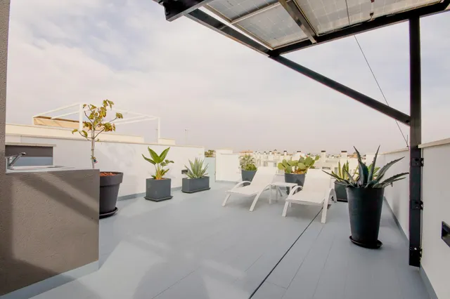 VILLA DE 3 DORMITORIOS Y 3 BAÑOS CON PISCINA EN LOMAS DE CABO ROIG, ORIHUELA COSTA — 36