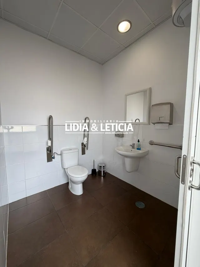 Local Comercial ideal para Consultas, Centro Médico... — 21