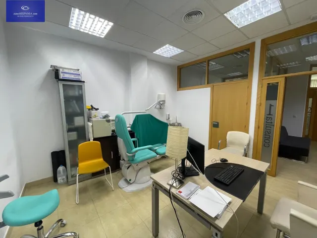 Se alquila local ideal para centro de salud. — 16