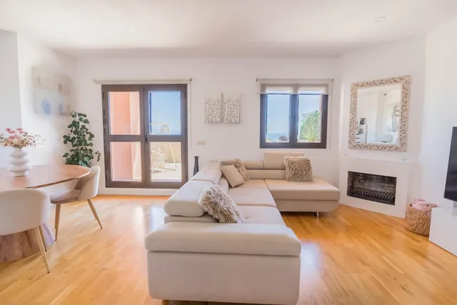 Chalet con Vistas al Mar  y la Montaña – Ubicación Privilegiada — 4