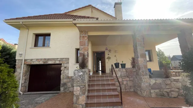 Cómodo chalet independiente en Becerril de la Sierra — 44