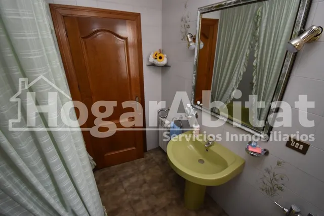 VILLA de 2 alturas con JARDÍN y PISCINA — 49