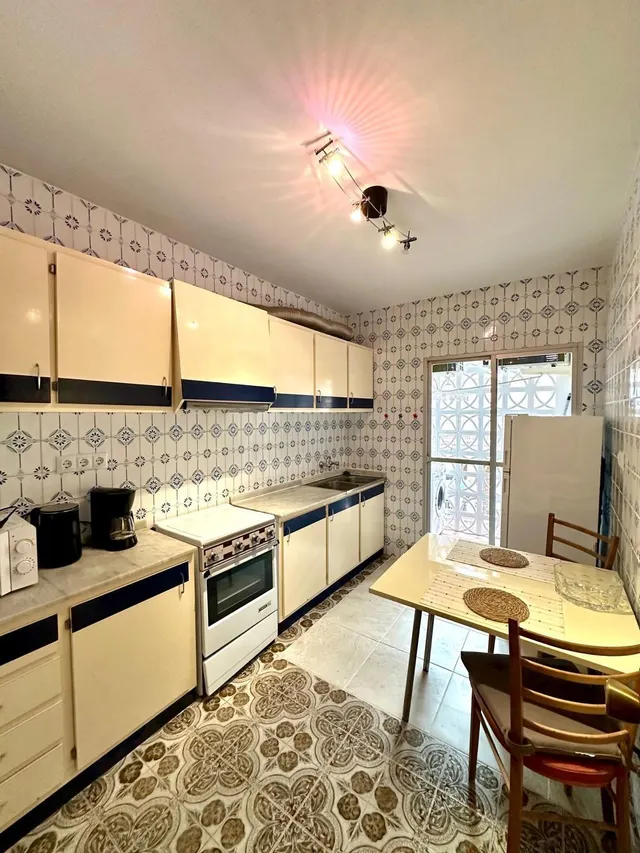 Apartamento a 200 mertos del puerto de Torrevieja con 3 dorm. 1baño. con superficie de 93 m2. — 17