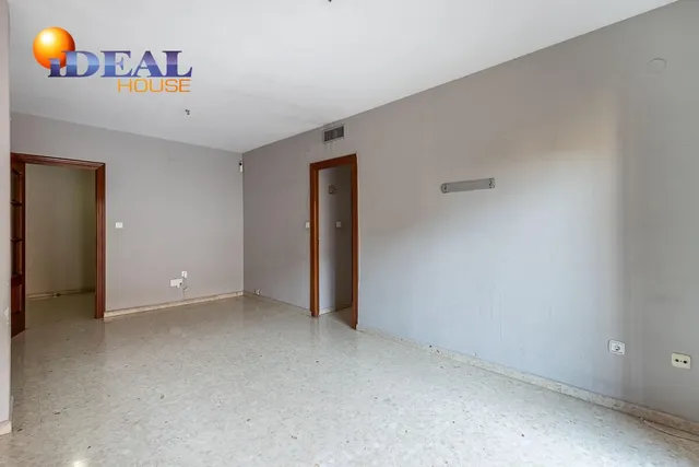 Espacio, luz y comodidad en una vivienda con grandes posibilidades en zona Alcampo — 7