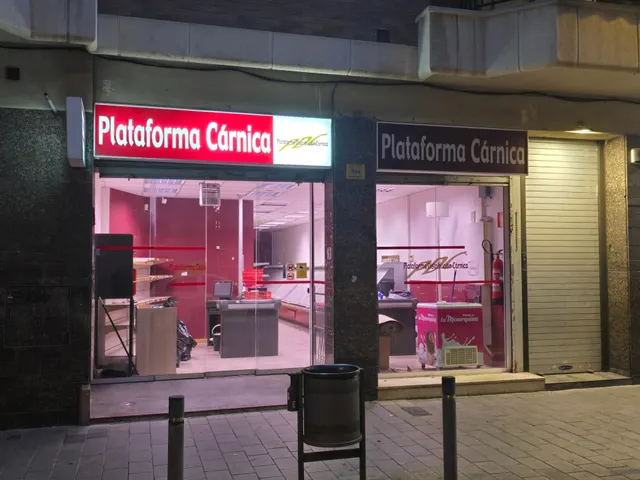 Amplio local de 176 m2 en zona comercial por excelencia situado en Av. Francesc Macià — 2