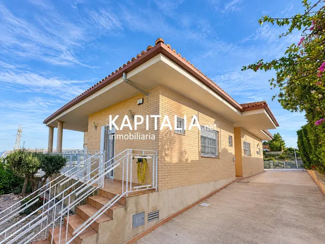 Chalet en VENTA en San Cristóbal, Alberic, con piscina privada cubierta, jardín y parcela de más de 1.000 m2 — 5