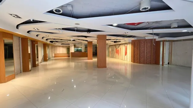 Local comercial en pleno centro de Elche — ideal inversión o negocio propio — 2