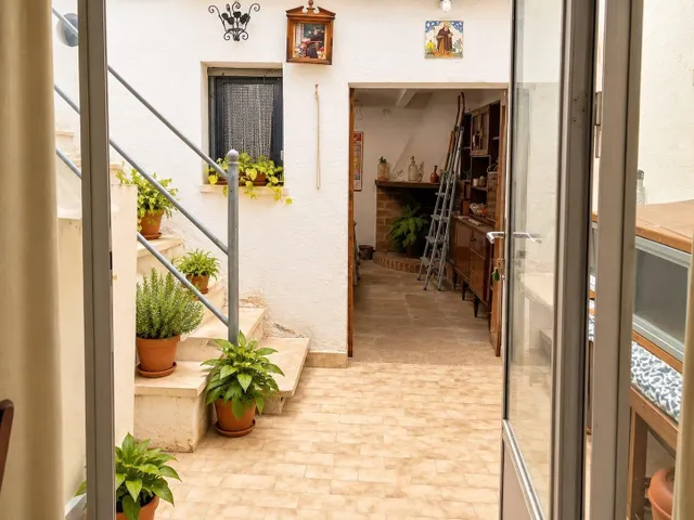 CASA CON PATIO Y GARAJE EN SA POBLA | 3 DORM. + ESTUDIO | POZO | TERRAZAS | 200 m2 — 11