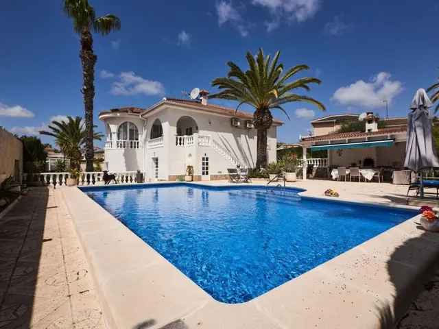 Villa 4 habitaciones 356m² en venta - Centro de la Ciudad Qu