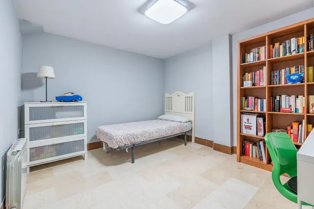 ADOSADA EN URBANIZACIÓN EN HUETOR VEGA — 34