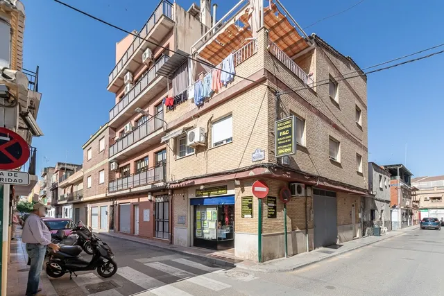 Edificio en Zaidín — 48