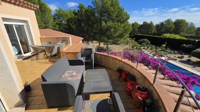 Chalet con piscina, gran parcela y licencia turística — 13