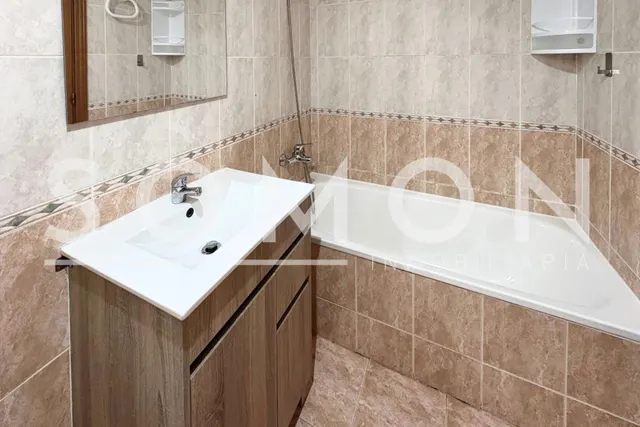 VIVIENDA EN ALQUILER EN LA CARRETERA DE MALILLA — 24