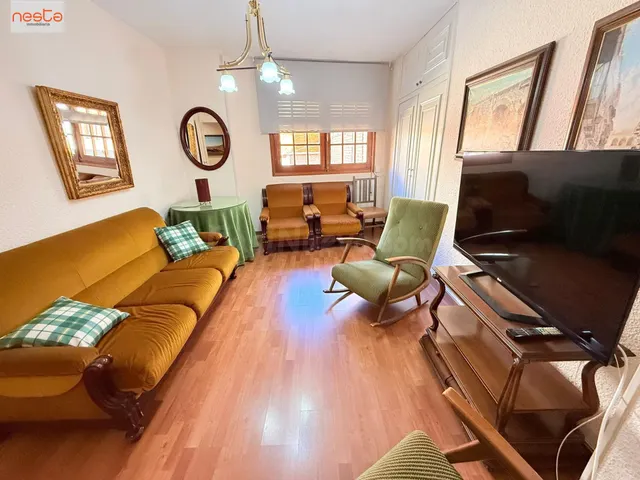PISO CÉNTRICO 4 DORM. + 2 BAÑOS CON GARAJE Y TRASTERO - foto 2