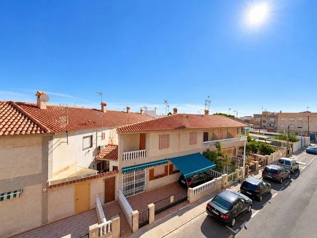 Piso con terraza y trastero en solarium a 500 metros de la playa y paseo maritimo. — 27