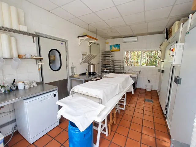 Casa independiente con piscina, porche y jardín en Castilblanco de los Arroyos — 42