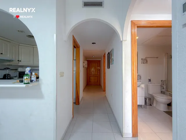 ¡Oferta Especial! Amplio apartamento con 3 dormitorios + gran terraza y vistas a la piscina comunitaria + Garaje incluido en el precio — 12