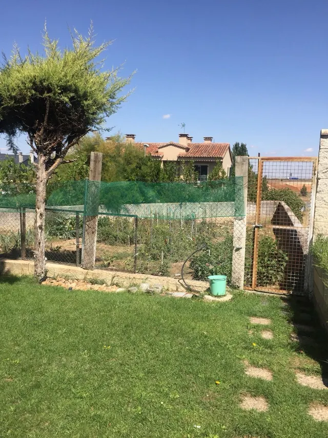 URBANIZACION LA MINA, SE VENDE CHALET — 17