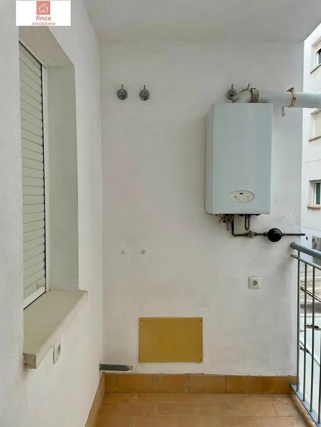 ALQUILER PISO EN BADAJOZ, DETRAS HOSPITAL UNIVERSITARIO, PISO SIN AMUEBLAR, COCINA AMUEBLADA Y EQUIPADA, CLIMATIZADO, CON ASCENSOR Y GARAJE, LUMINOSO — 6