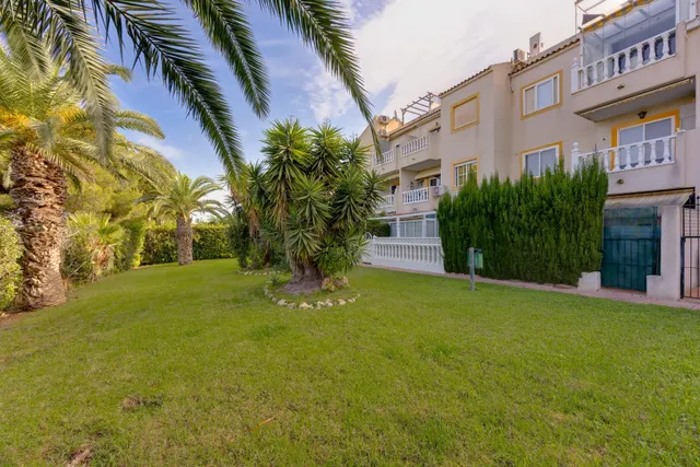 Luminoso apartamento, con gran solárium privado y vistas, en "La Mata", Torrevieja — 49