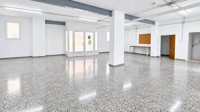 Local comercial de dos plantas con terraza privada en Plaza San Isidro — 4