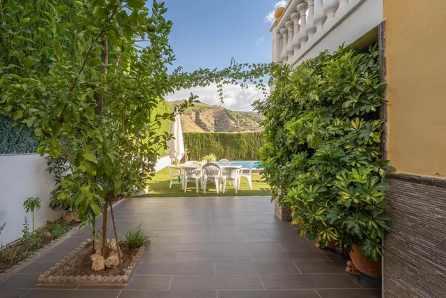 CHALET CON PISCINA Y JARDÍN A SOLO 10 MINUTOS DE GRANADA — 9
