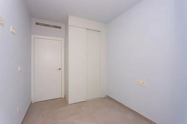 Apartamento moderno con vista lateral al mar, 2 dormitorios, 2 baños, piscina en el solárium con Vistas al Mar,  a unos 2 minutos a pie de la Playa del Cura — 22