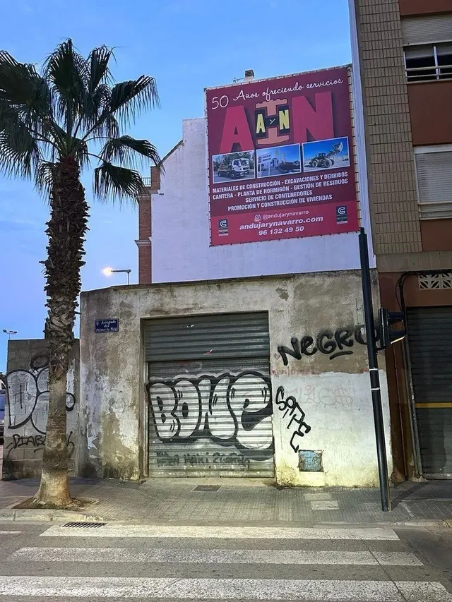 Solar en venta edificable y esquinero en zona inmejorable. - foto 3