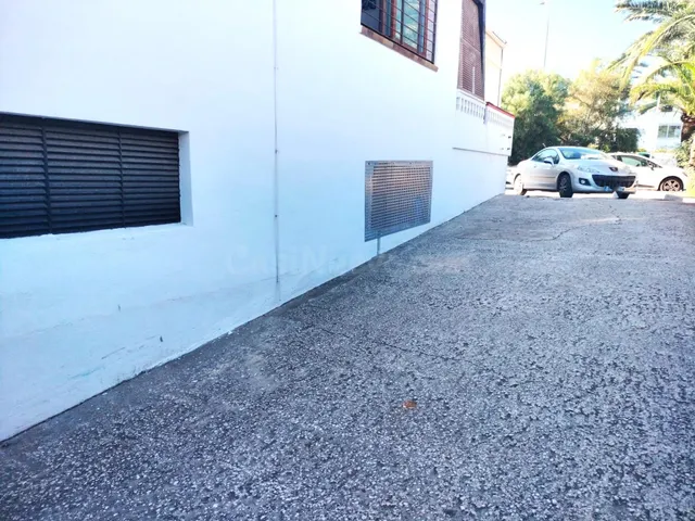Local comercial en carretera Denia