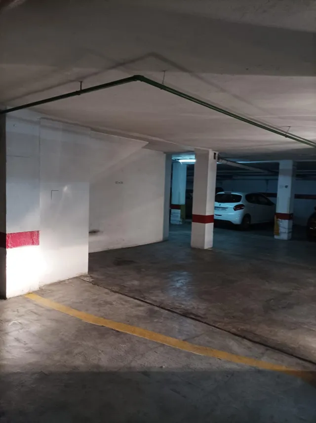 SE VENDEN DOS PLAZAS DE APARCAMIENTPO EN EL CENTRO — 2