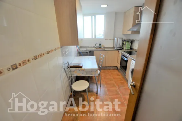Excelente oportunidad en este amplio piso exterior con balcón, garaje y trastero — 8