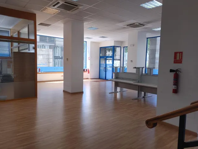 Local comercial 389m² en venta - Santa Margarita-Los Puentes — 12