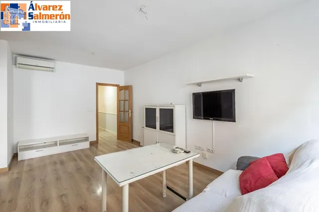 Piso con garaje, trastero y excelente ubicación en Huétor Vega — 4