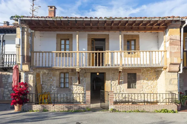 Casona montañesa y cuadra de piedra — 34