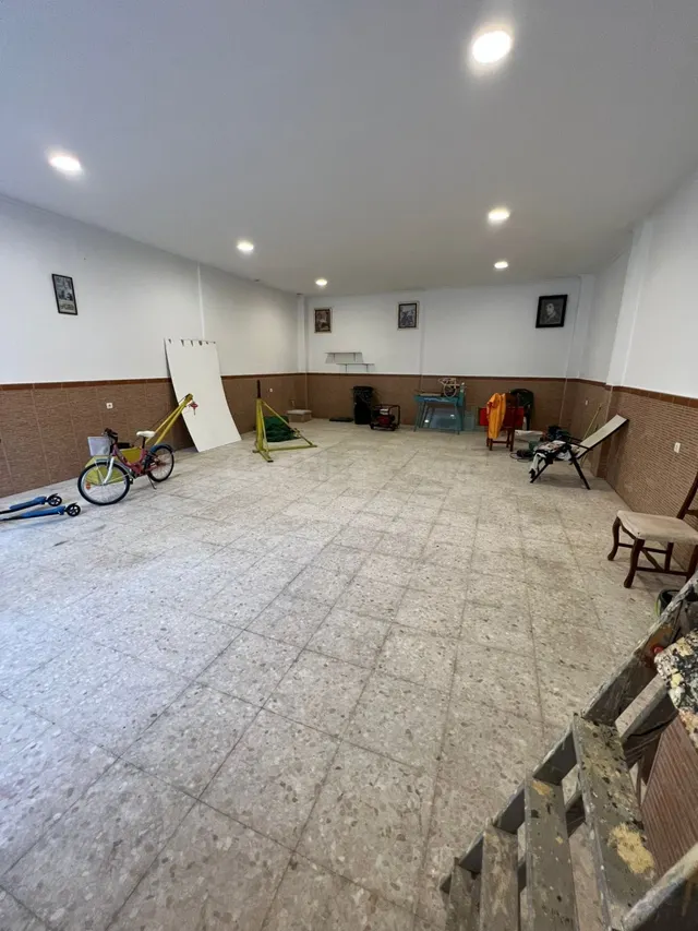 SE VENDE LOCAL — 2