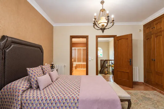 VENDE EN EXCLUSIVA CHALET INDEPENDIENTE EN COÍN — 27