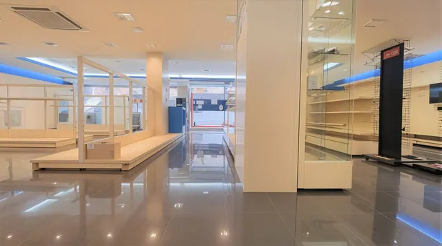 GRAN LOCAL DE 225 M2 EN ALQUILER — 11
