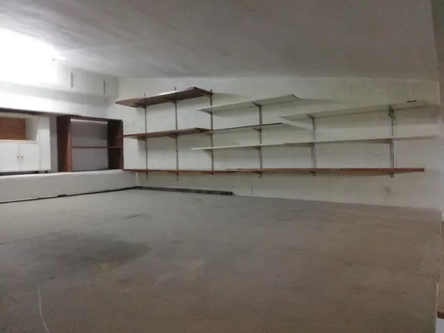 Plaza de garaje cerrado con altillo — 21