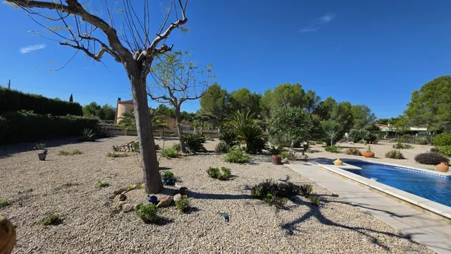 Chalet con piscina, gran parcela y licencia turística — 33