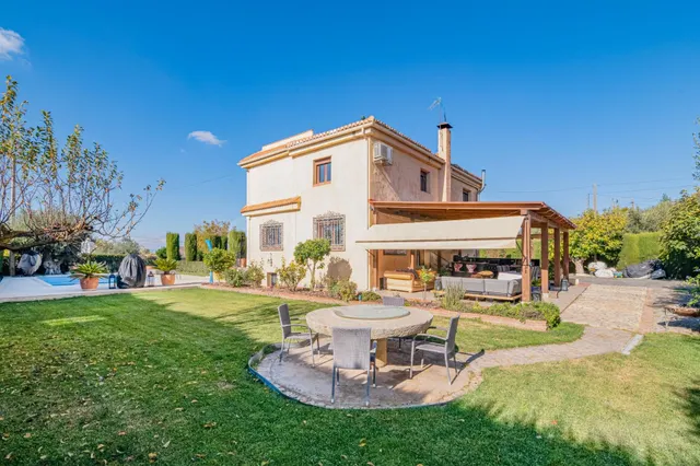 GRAN VILLA EN GOJAR, CON UNA PARCELA DE MAS DE 2142 METROS,  - foto 2
