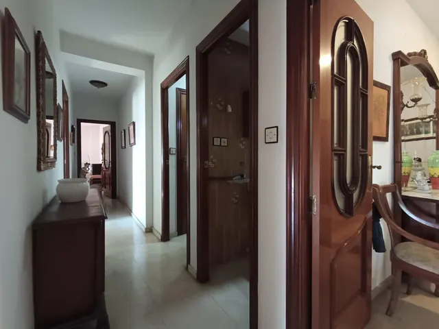 El verdadero lujo en el Realejo es tener tu propia cochera y compartir el edificio con un solo vecino. — 47