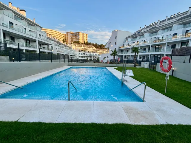 Moderno Apartamento en Fuengirola con Vistas y Amplias Zonas Comunes por €310,000 — 3