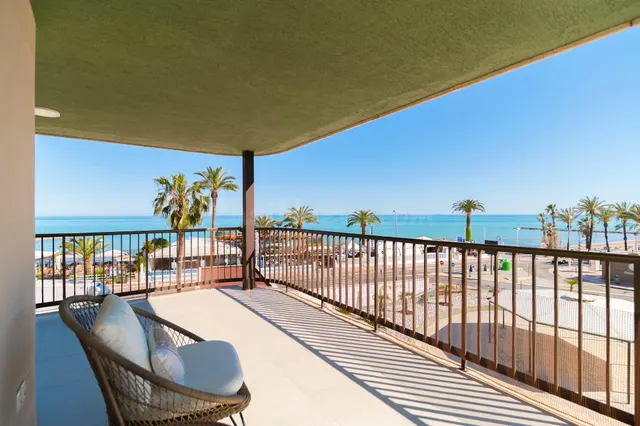 APARTAMENTO DE LUJO TOTALMENTE REFORMADO EN EUROSOL PLAYA BE - foto 2