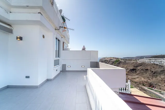 Apartamento renovado de 3 dormitorios con amplia terraza en Puerto Rico — 8