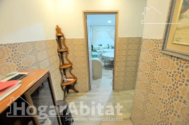 ¡EN PLENO CENTRO! AMPLIO, BONITO Y EXTERIOR CON DOS BALCONES Y ASCENSOR — 28
