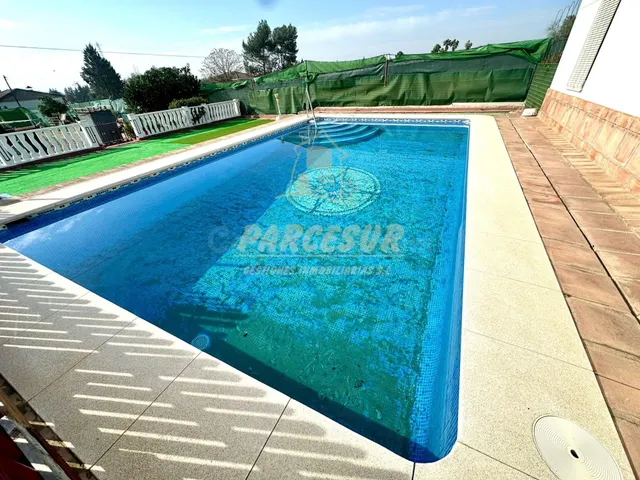ZONA HIGUERON - Parcela de 1.100m con casita, piscina y tras - foto 2