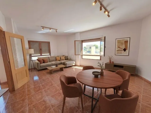Oportunidad: Bungalow de esquina, a estrenar, en Pinoso | 4 dormitorios, 2 baños y garaje — 3