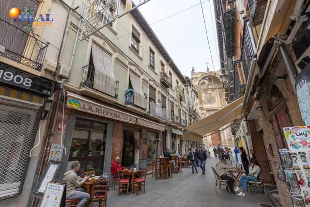 ¡Oportunidad única en el corazón de Granada! — 40